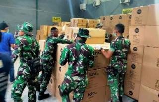 Langkah Cepat Prajurit TNI Bantu Distribusikan Bantuan Covid-19