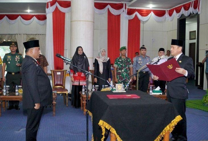 Pj Bupati Kampar Hambali SH MH Lantik Drs Yusri M.Si Sebagai Penjabat Sekda Kampar