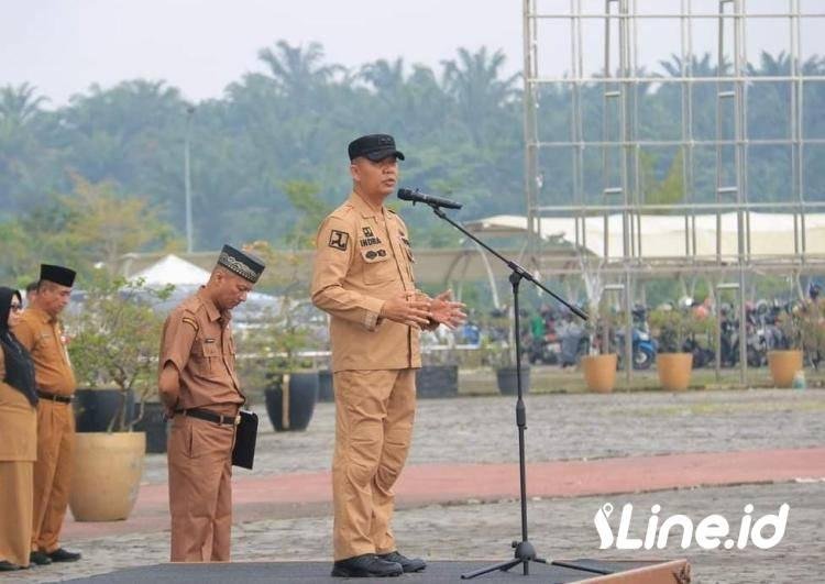 Pimpin Upacara Senin, Sekdako Pekanbaru Ingatkan ASN di Lingkup Pemko Pekanbaru Tetap Disiplin Dalam Bekerja