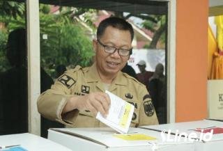 Ikut Meriahkan Pesta Demokrasi Pemilu 2024, Sekdako Pekanbaru IPN Nyoblos di TPS 019 Kelurahan Tangkerang Tengah