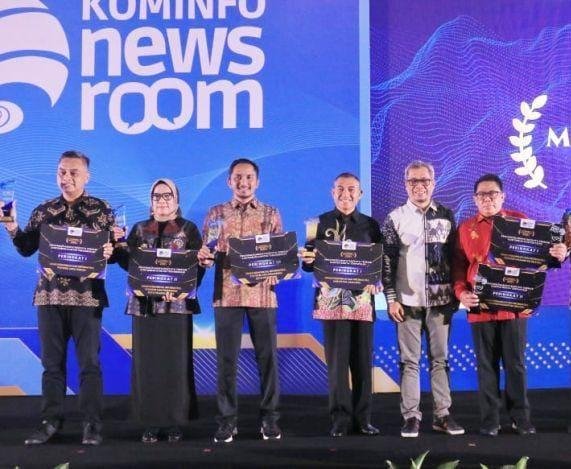 Media Center Kota Pekanbaru Terima Pengharhaan Anugerah Media Center Nasional Terbaik 2024