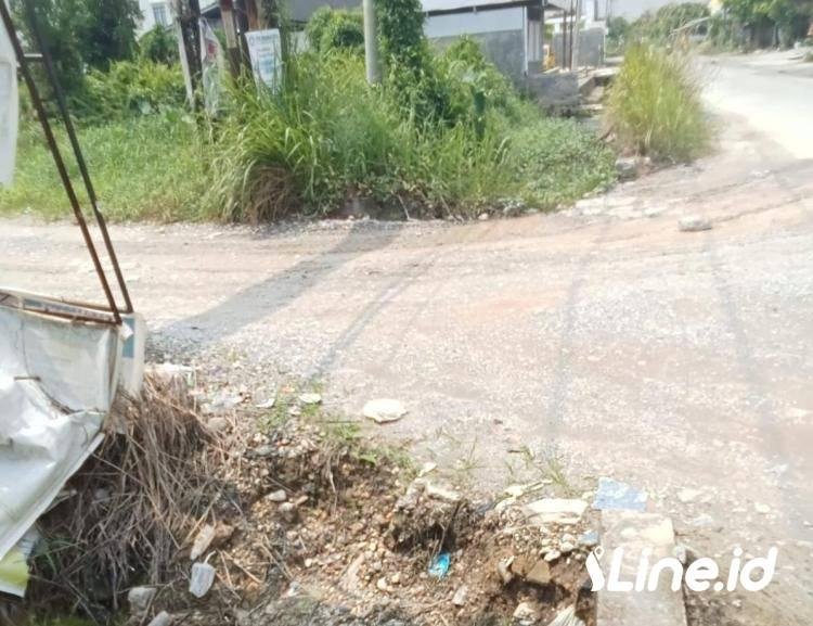 Jalan Hancur dan Debu Proyek Penimbunan Citraland Cemarkan Pemukiman Warga