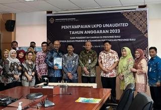 Pemko Pekanbaru Serahkan LKPD 2023 ke BPK Riau