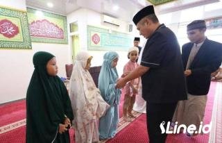 Ramadhan Berkah, Bapenda Pekanbaru Salurkan Santunan Anak Yatim di Mesjid Nurul Falah 