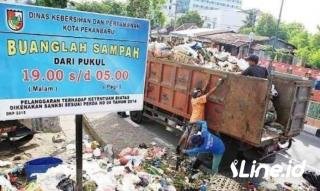 DLHK Pekanbaru Terus Himbau Masyarakat Tertib Jam Buang Sampah