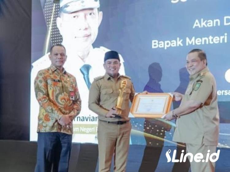 Bupati Zukri Terima Penghargaan Dari Pj Gubri Meraih Terbaik I 