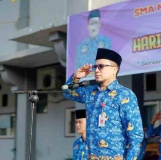 Fauzan Tambusai Pimpin Upacara Peringatan Hardiknas di Kampar