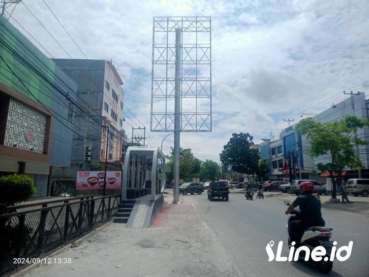 Tak Ada Manfaat, Infrastruktur Halte dan Tiang Reklame Jadi Celotehan Warga