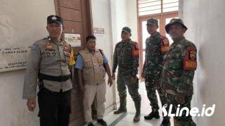 Pastikan Gudang Logistik Aman, Babinsa Koramil 06/TM Lakukan Pengamanan Berserta Personil Polsek Pujud