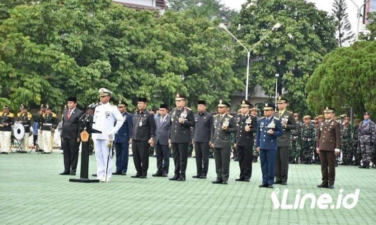 Peringati HUT ke-79 TNI, Ketua DPRD Pekanbaru Ikut Tabur Bunga di TMP Kusuma Dharma