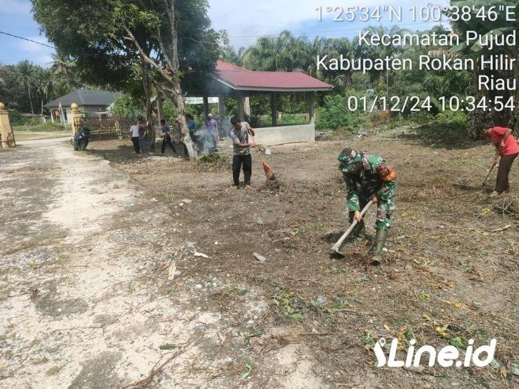 Gotong Royong Bersama Dengan pimpinan Madrasah Suluk Al-Hidayah Agus Hj Dasril Serta Tokoh Masyarakat, Babinsa Koramil 06/TM Mempererat Hubungan Silat