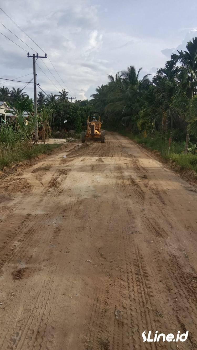 Pengendara Puji Pemerintah Sukajadi, Yang Selalu Aktif Perbaikan Jalan Yang Rusak Secara Swadaya