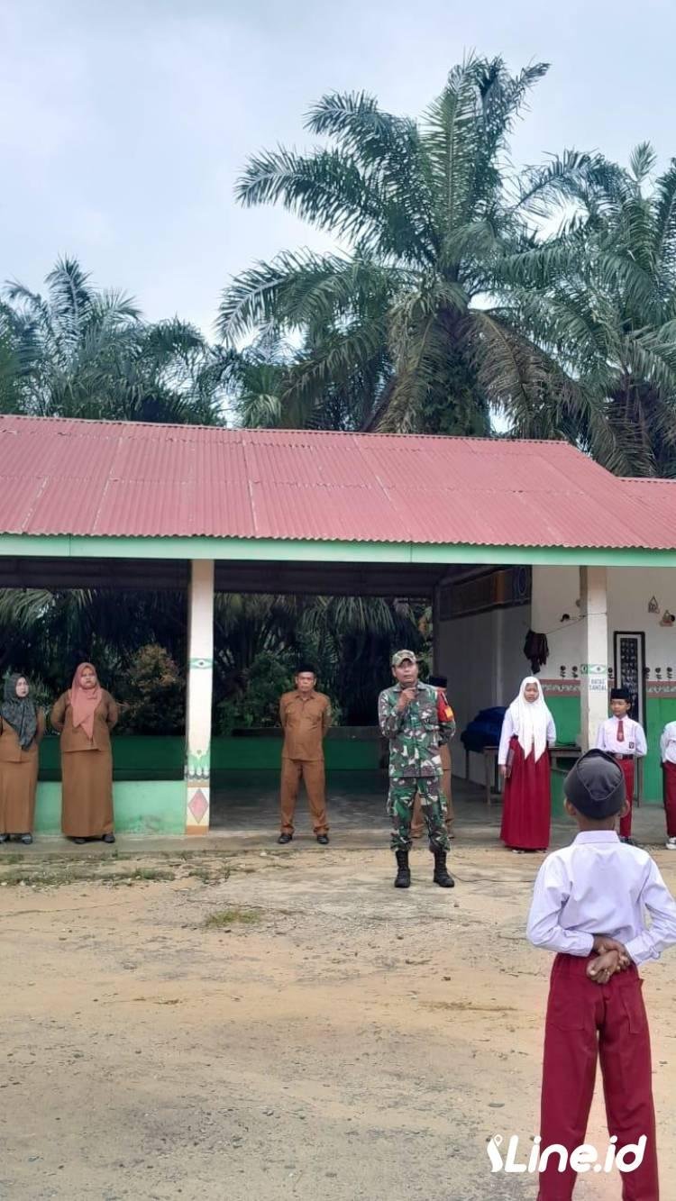 Ikuti Upacara Bendera Merah Putih, Babinsa Koramil 06/TM Menjadi Pembina Upacara