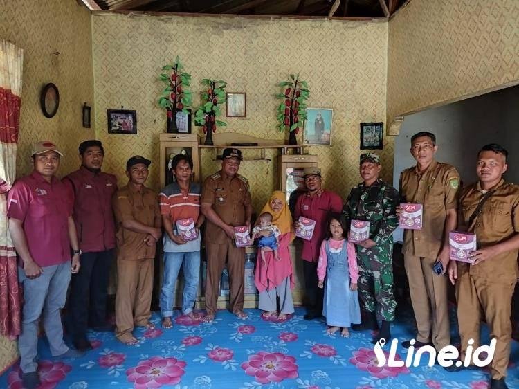 Berikan Asupan Gizi Kepada Anak Yang terkenak Stunting, Babinsa Koramil 06/TM Berikan Pendampingan