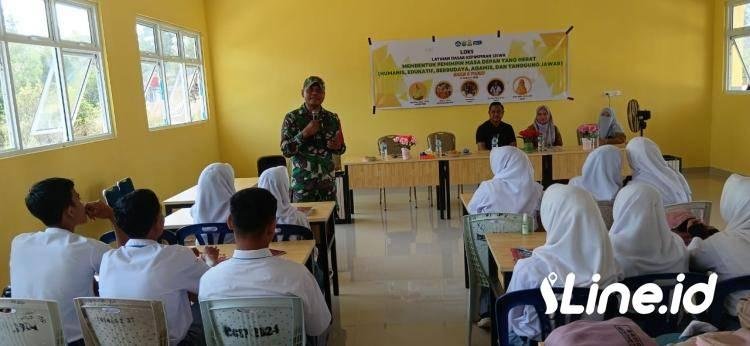 Latihan Dasar Kepemimpinan Siswa, Babinsa Koramil 0321-06/TM Hadir Sebagai Narasumber Di SMA N 3 Pujud