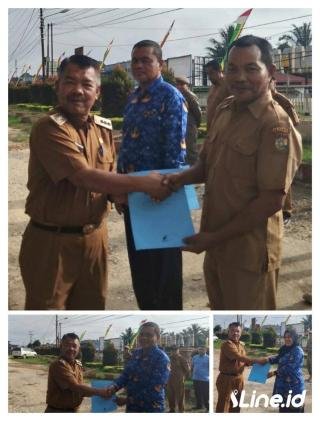 Camat Serahkan SK Pelaksana Tugas Eselon IV di Lingkungan Kampar Kiri Sebagai Motifasi dan Tanggung Jawab !