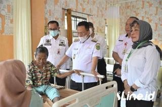 Lihat Kondisi Rumah Sakit Bupati Rokan Hilir H. Bistamam Melakukan Inspeksi Mendadak (Sidak)