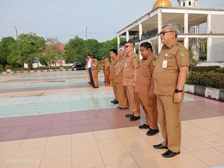 Apel Senin: Sekda Rohil Tekankan Profesionalisme dan Kepatuhan ASN
