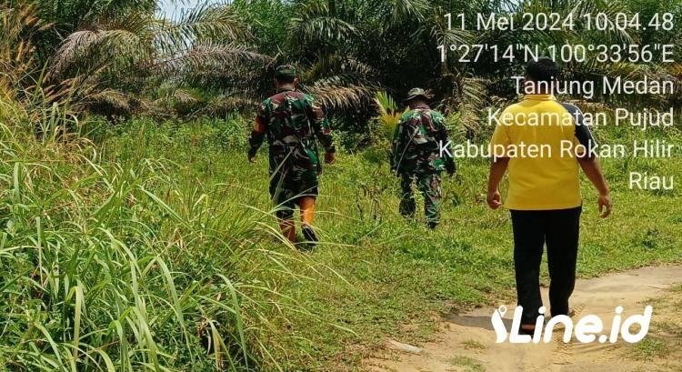 Terus Tingkatkan Patroli Wilayah Desa Binaan, Babinsa Koramil 06/TM Kodim 0321/Rohil Gandeng Warga Sekitar