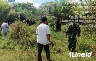 Lakukan Pencegahan Serta Sosialisasi Babinsa Koramil 06/TM Kodim 0321/Rohil Laksanakan Patroli Bersama Masyarakat