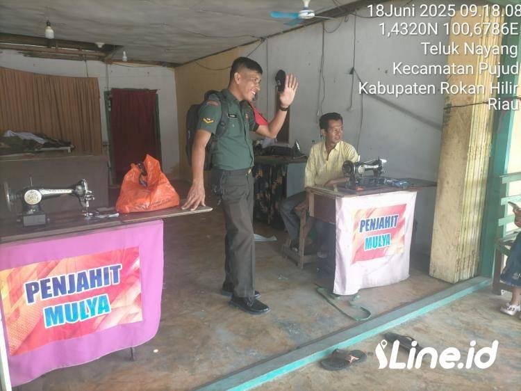 Kembangkan Usaha Menjahit Pakaian, Babinsa Koramil 06/TM Kodim 0321/Rohil Berikan Pendampingan Pelaku UMKM