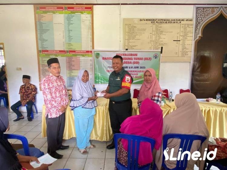 Pastikan Penyaluran BLT DD Tepat Sasaran, Babinsa Koramil 06/TM Kodim 0321/Rohil Hadir Ditengah Warga Binaan