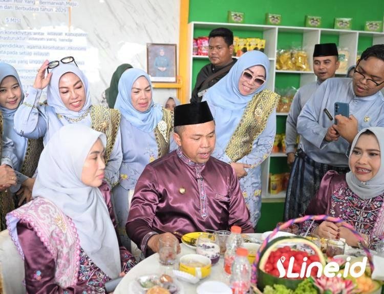 Gubernur Riau Kunjungi Stand Bazar Rohil, Pada MTQ Ke 43 Provinsi Riau Tahun 2025