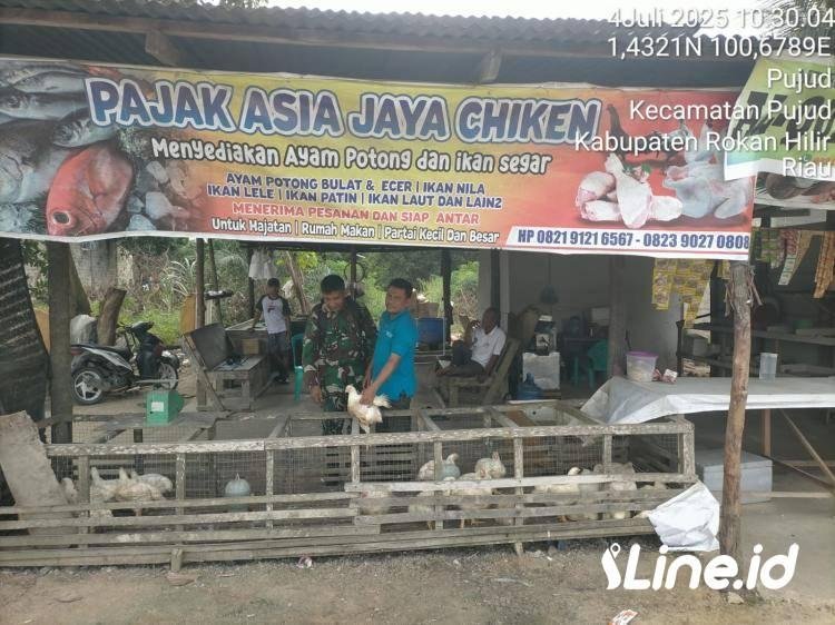 Bentuk Dukungan Kepada Pelaku UMKM, Babinsa Koramil 06/TM Kodim 0321/Rohil Terus Berikan Motivasi dan Dukungan