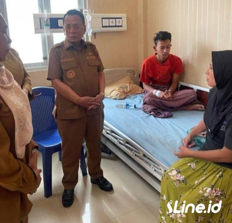 Ditengah Jadwal Yang Padat, Bupati Rokan Hilir Menjenguk Masyarakat Yang Diduga Keracunan Makanan RSUD Dr. RM Pratomo