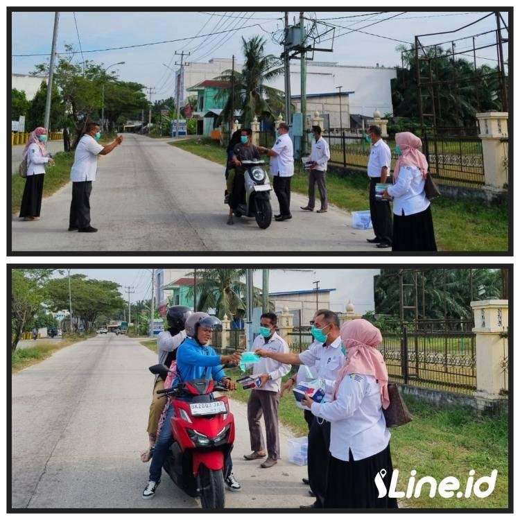 Puskesmas Pujud Bersama Pemerintah Kecamatan, Berbagi Masker Dampak Dari Kebakaran Hutan Dan Lahan (KARHUTLA)