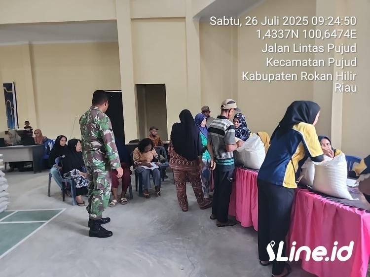 Penyaluran Bantuan Pangan, Babinsa Koramil 0321-06/TM Berikan Pendampingan