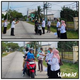 Puskesmas Pujud Bersama Pemerintah Kecamatan, Berbagi Masker Dampak Dari Kebakaran Hutan Dan Lahan (KARHUTLA)