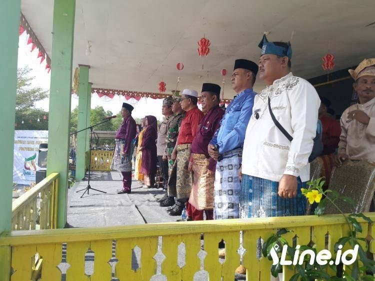 Wakili Danramil, Babinsa Koramil 0321-06/TM Rohil Hadiri Upacara HUT Provinsi Riau ke-68 Dihalaman SMA N 3 Pujud