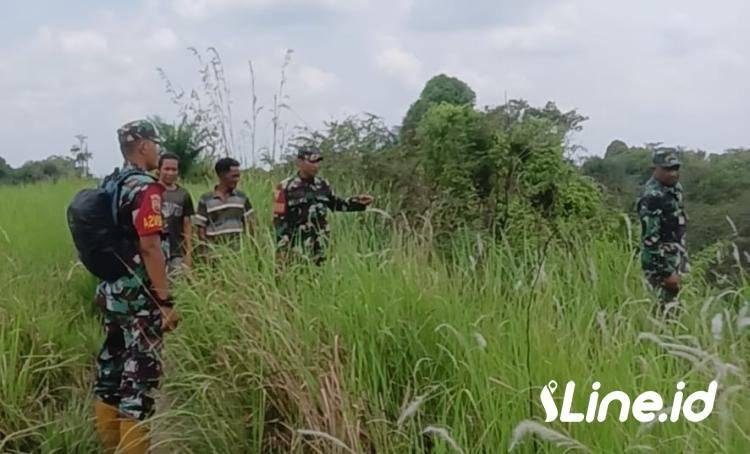 Selalu Berupaya Lakukan Pencegahan, Babinsa Koramil 0321-06/TM Rohil Laksanakan Patroli Bersama Warga