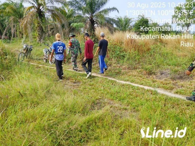 Berikan Pemahaman Kepada Masyarakat Bahaya Dari Karhutla, Babinsa Koramil 0321-06/TM Rohil Laksanakan Sosialisasi