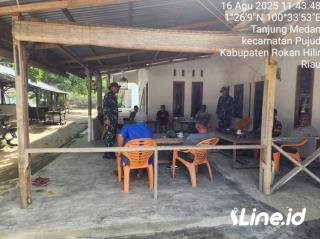 Hadir Ditengah Tengah Masyarakat, Babinsa Koramil 0321-06/TM Rohil Ajak Warga Menjaga Keterlibatan Lingkungan