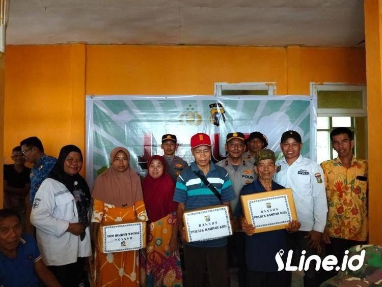 JALUR Polda Riau: Kapolsek Kampar Kiri Bagikan Sembako dan Lakukan Bakti Pendidikan di Desa Terpencil