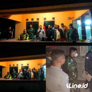 Cegah Segala Bentuk Aksi Kejahatan, Personil Koramil 0321-06/TM Rohil Dan Personil Polsek Pujud Patroli Siskamling