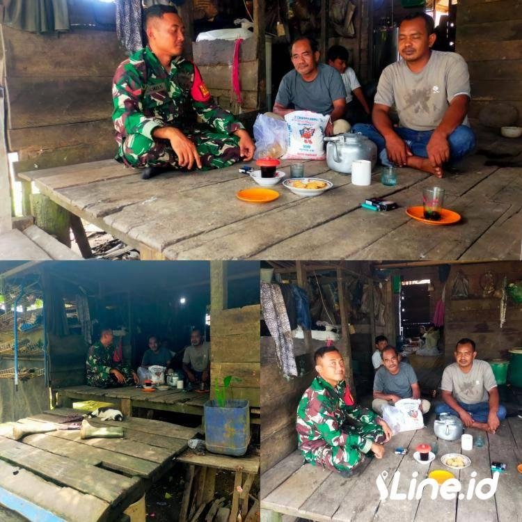 Disela Sela Menajalankan Tugas Dalam Menjaga Keamanan, Babinsa Koramil 0321-06/TM Rohil Berbagi Paket Sembako