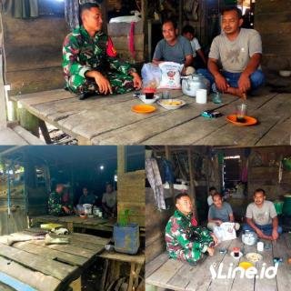 Disela Sela Menajalankan Tugas Dalam Menjaga Keamanan, Babinsa Koramil 0321-06/TM Rohil Berbagi Paket Sembako
