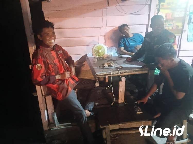 Datangi Setiap Pos Ronda, Personil Koramil 0321-06/TM Rohil Bersama Ormas PP Lakukan Patroli Disetiap Gang