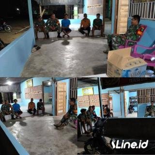 Berikan Pendekatan Yang Humanis Kepada Pemuda Berkumpul, Personil Koramil 0321-06/TM Rohil Dan Warga Patroli Malam Hari