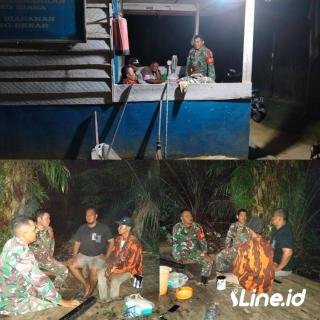 Berikan Kenyamanan Kepada Warga, Personil Koramil 0321-06/TM Rohil Patroli Dan Datangi Pos Siskamling