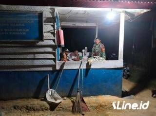 Pastikan Keamanan Masyarakat Disekitar, Personil Koramil 0321-06/TM Rohil Dan Ormas PP Lakukan Penelusuran  Pada Malam Hari