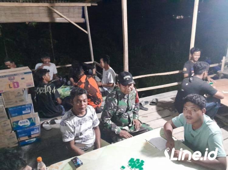 Ikut Sertakan Ormas PP Dan Pemuda Setempat, Personil Koramil 0321-06/TM Rohil Ajak Warga Hidupkan Kembali Pos Ronda Malam