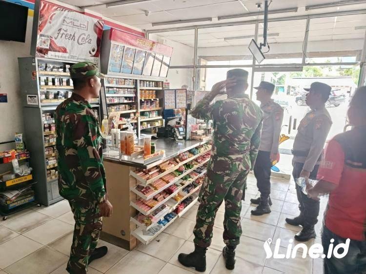 Tingkatkan Keamanan Selama Nataru, Personil Koramil 0321-06/TM Rohil Dan Personil Polsek Pujud Lakukan Patroli Gabungan