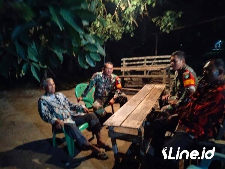 Hidupkan Kembali Pos Ronda Malam, Personil Koramil 0321-06/TM Rohil Dan Ormas PP Ajak Warga Jaga Ketertiban