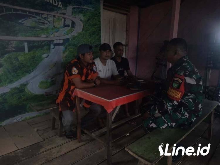 Pastikan Desa Binaan Selalu Terjaga Keamanan Dan Ketertibannya, Personil Koramil 0321-06/TM Rohil Dan Ormas PP Laksanakan Patroli