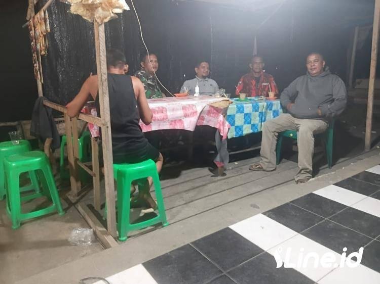 Rutin Melakukan Patroli, Personil Koramil 0321-06/TM Rohil Dan Ormas PP Cek Pos Ronda Malam