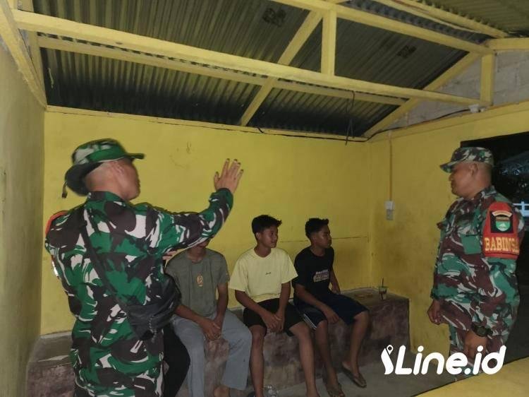 Rutin lakukan Patroli Siskamling, Personil Koramil 0321-06/TM Rohil Dan Ormas PP Ajak Warga Aktifkan Pos Ronda Malam